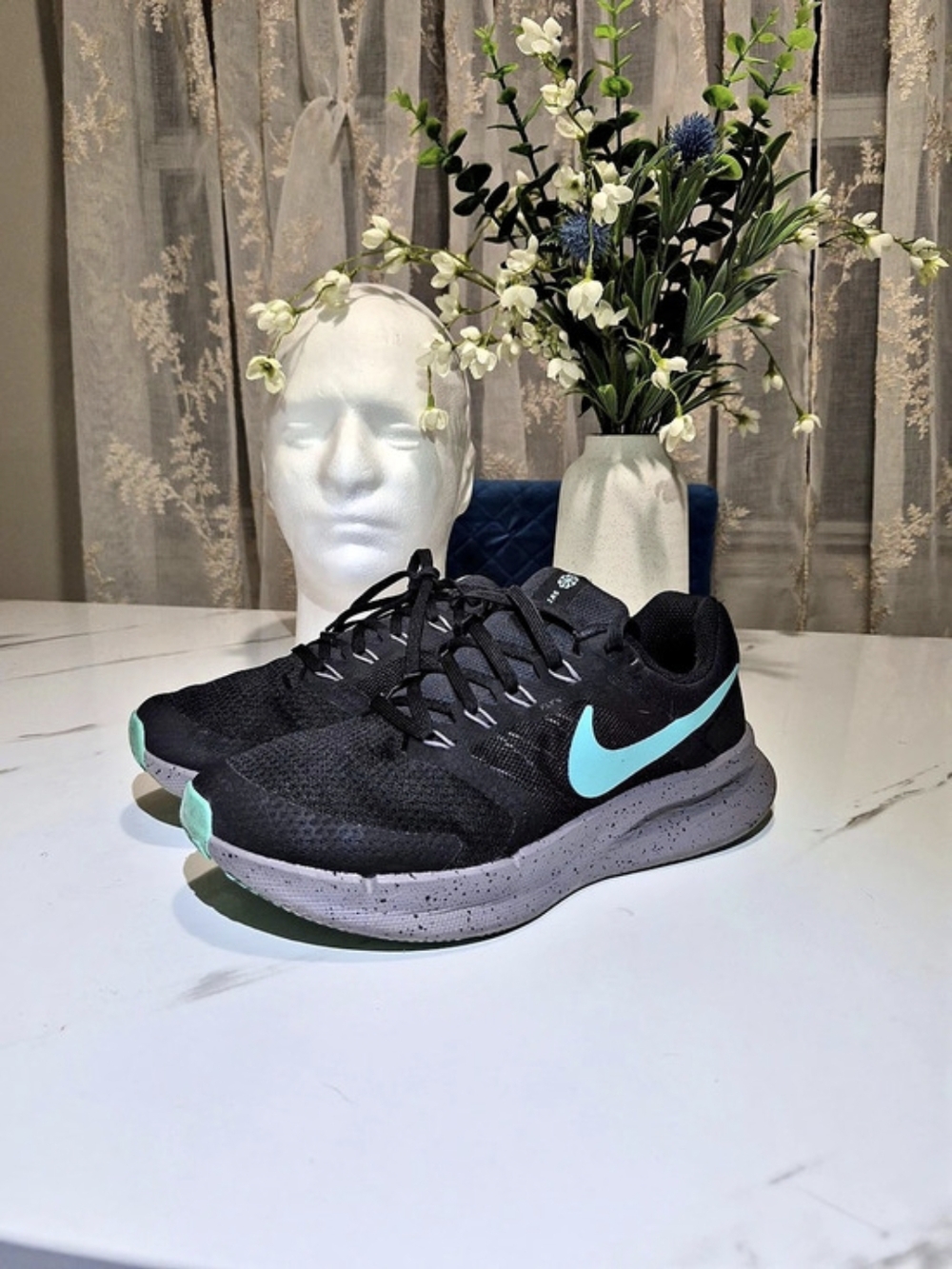 Nike Swift 3 Black & Blue US 8.5 Like New